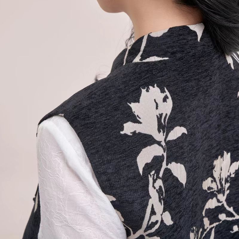 Eastbuy New Chinese Style 'Branch and Begonia' Winter Jacquard Vest - Back View